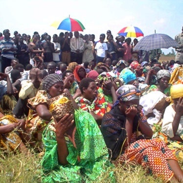 Mourners gather during a mass funeral service for the more than 150 Congolese who were massacred the previous weekend, at Gatumba, a UN-run refugee camp in Burundi, August 16, 2004.