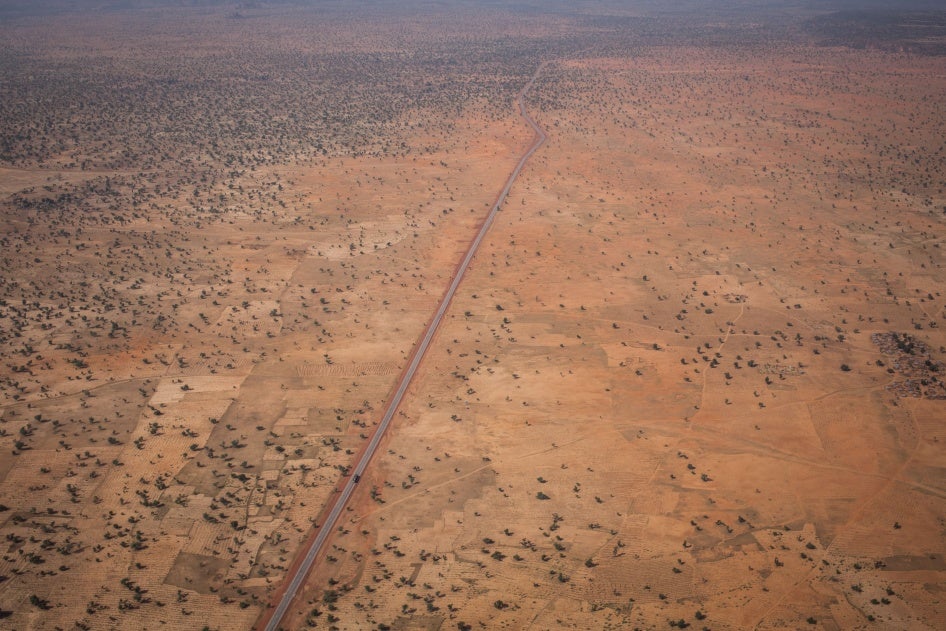 A road going from Mali to Burkina Faso